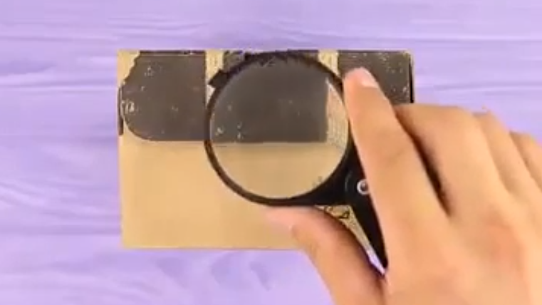 Büyüteç ve ayakkabı kutusu Büyüteç ve ayakkabı kutusu